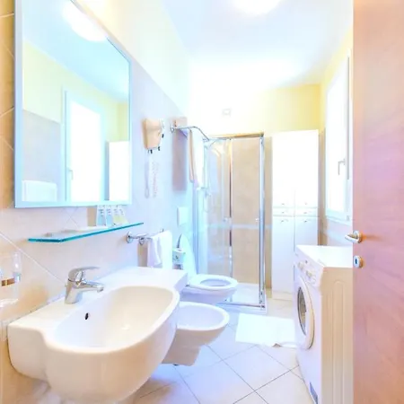 Comfortable In 50 M² Near The Beach ريميني